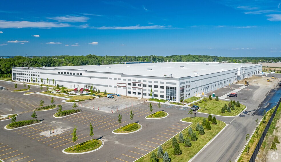 More Photos Of 33600 Mound Rd, Sterling Heights Distribution For Lease