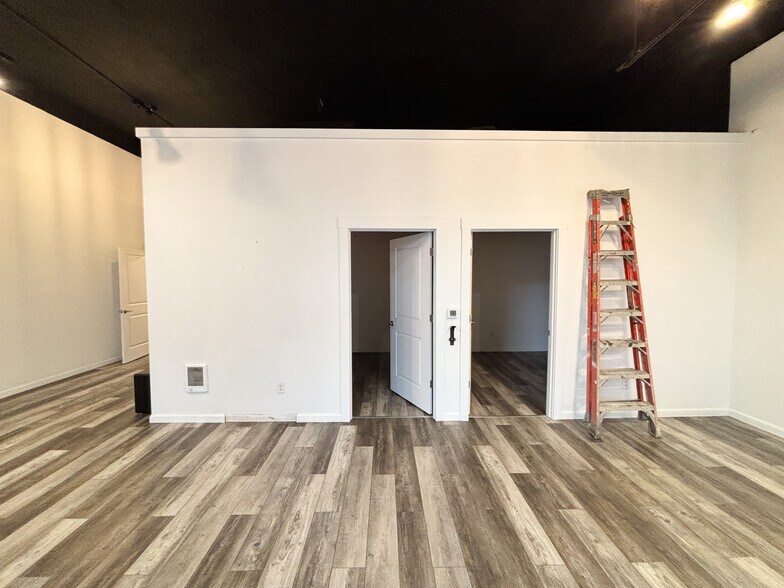 More Photos Of 265 S Main St, Independence Storefront Retail Office For Sale