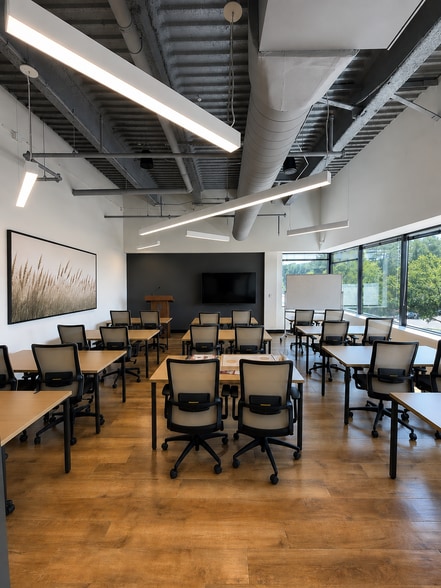 More Photos Of 600 Park Offices Dr, Durham Coworking Space