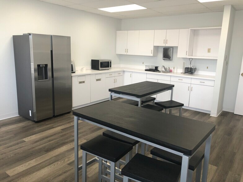 More Photos Of 1851 W Galena Blvd, Aurora Bank For Lease
