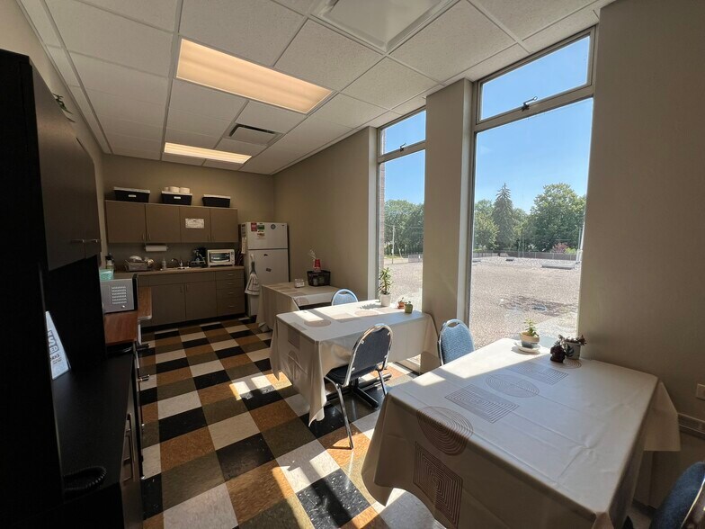 More Photos Of 417 Monroe Ave, Green Bay Medical For Lease