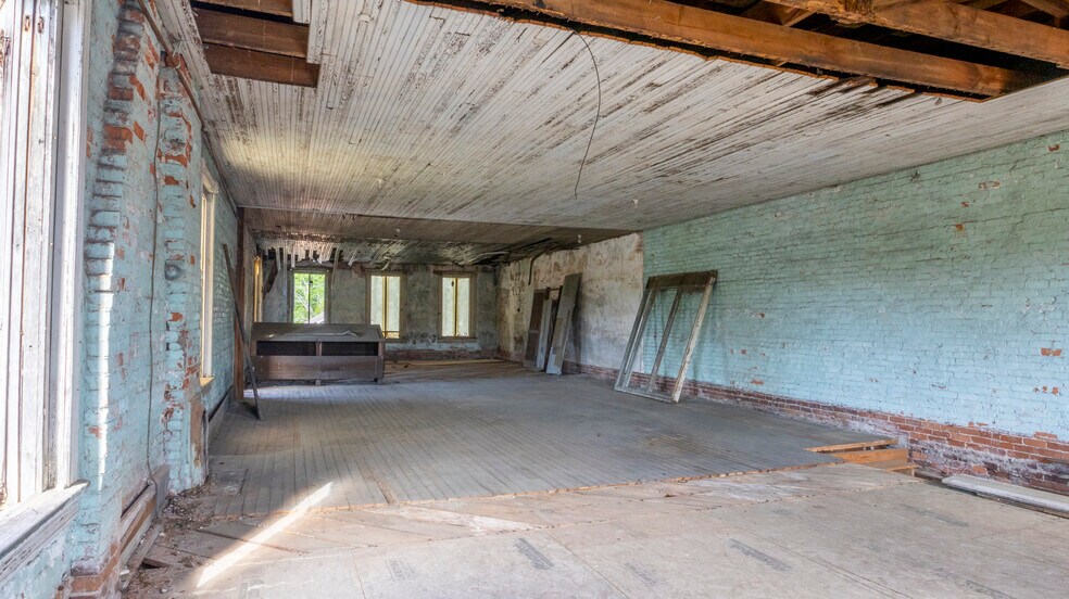 More Photos Of 82 Dromedary Street st, Woodbury Flex For Sale