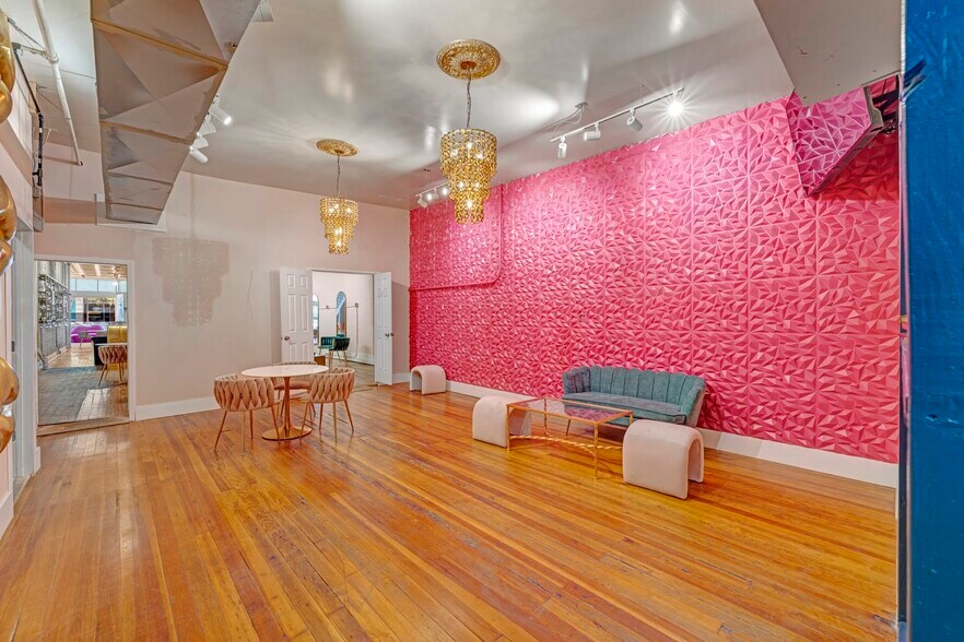 More Photos Of 122 W Main St, Florence Storefront For Sale