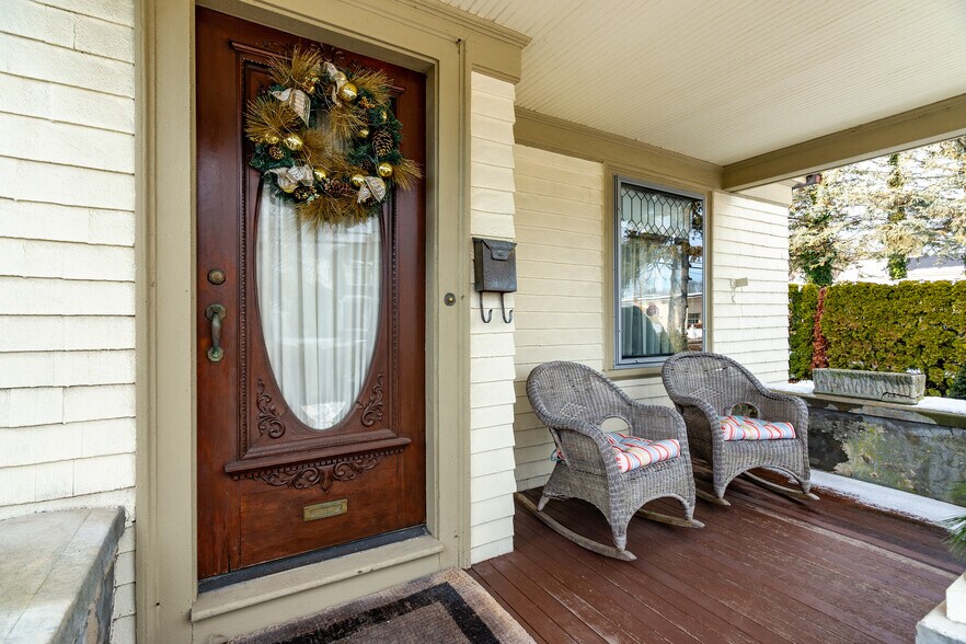 More Photos Of 90 Putnam Pike, Johnston Flex For Sale