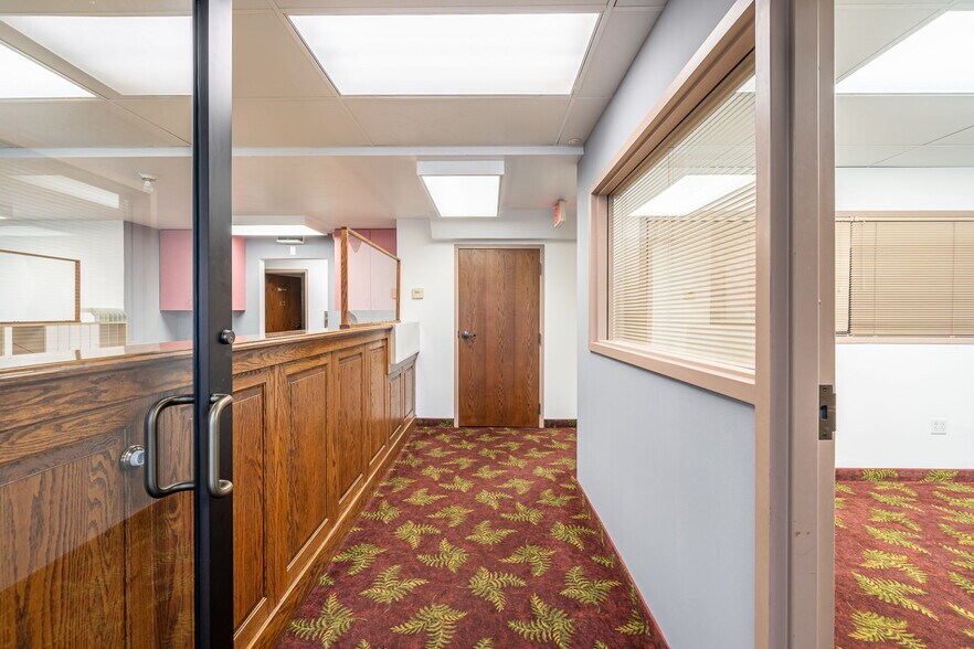 More Photos Of 1080 Caroline Dr, Washington Office For Sale