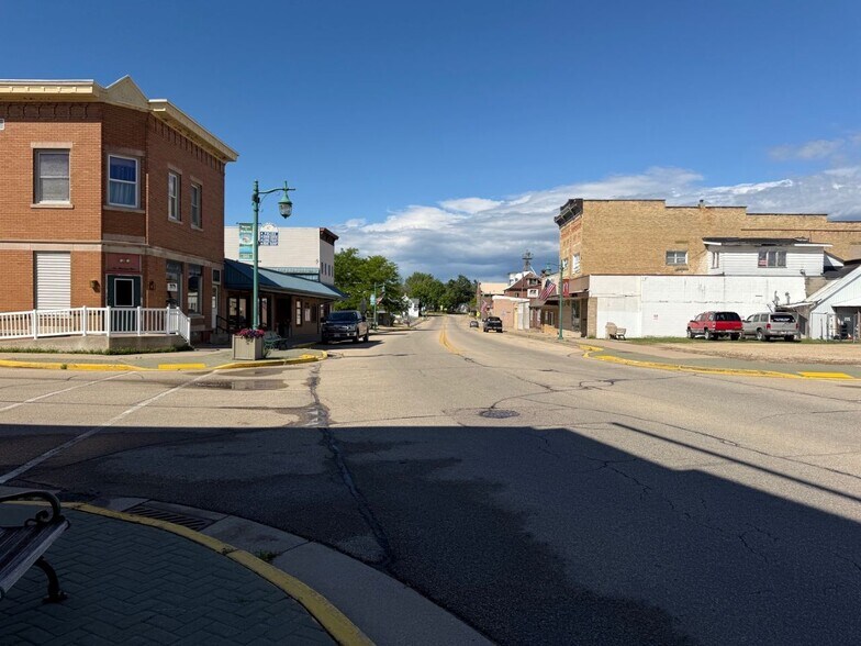 More Photos Of 125 N Main St, Marion Storefront Retail Residential For Sale