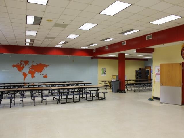 More Photos Of 300 Cherokee St, Americus Schools For Lease