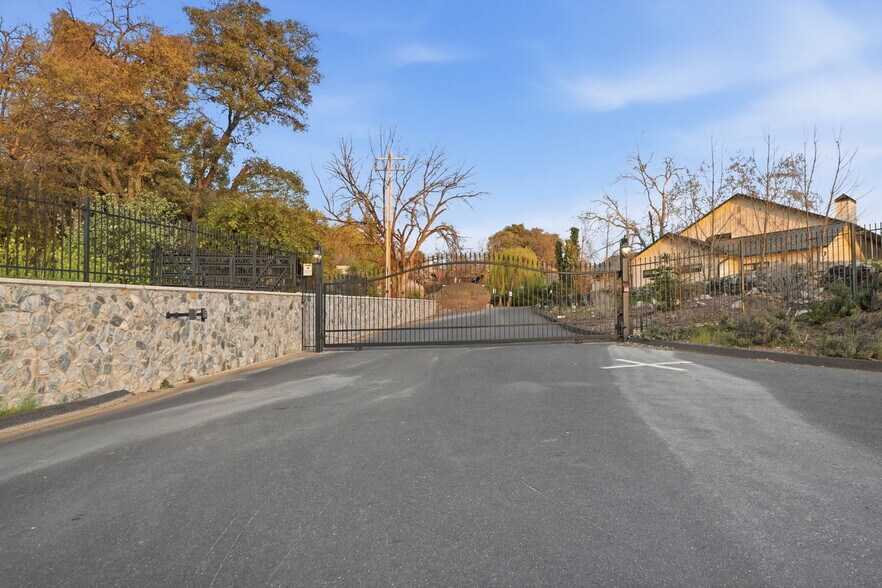 More Photos Of 21645 Parrotts Ferry Rd, Sonora Specialty For Sale