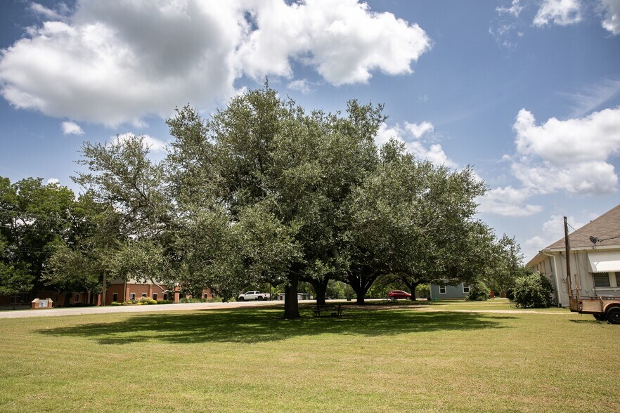 More Photos Of 515 Colorado, Burton Apartments For Sale