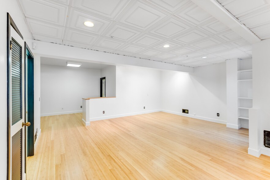 More Photos Of 3415 Cesar Chavez, San Francisco Medical For Sale