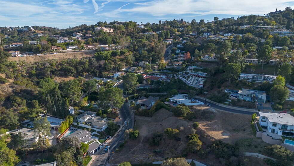 More Photos Of 16652 Calneva dr, Encino Land For Sale