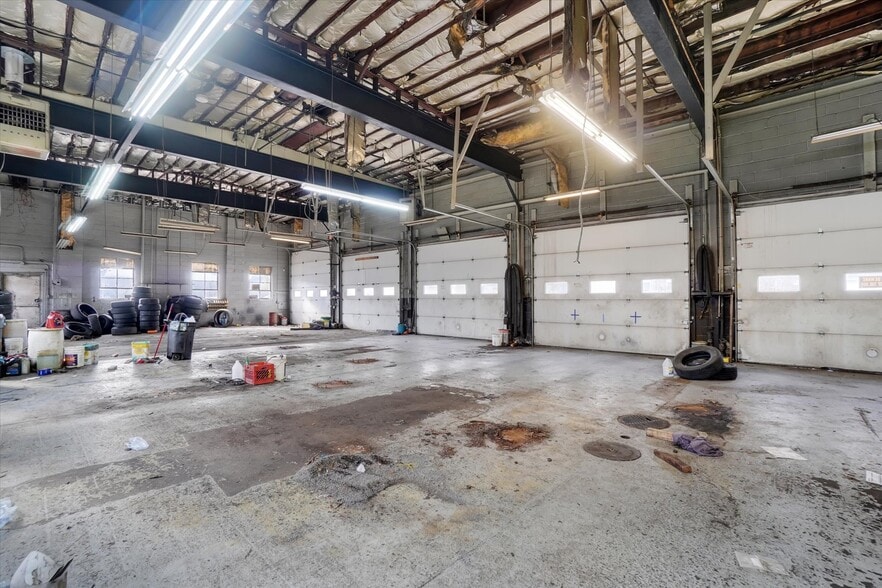 More Photos Of 1006 1/2 Mount Rose Rear Ave, York Auto Repair For Sale