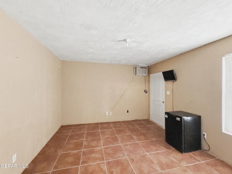 More Photos Of 2201 Texas Ave, El Paso Warehouse For Sale