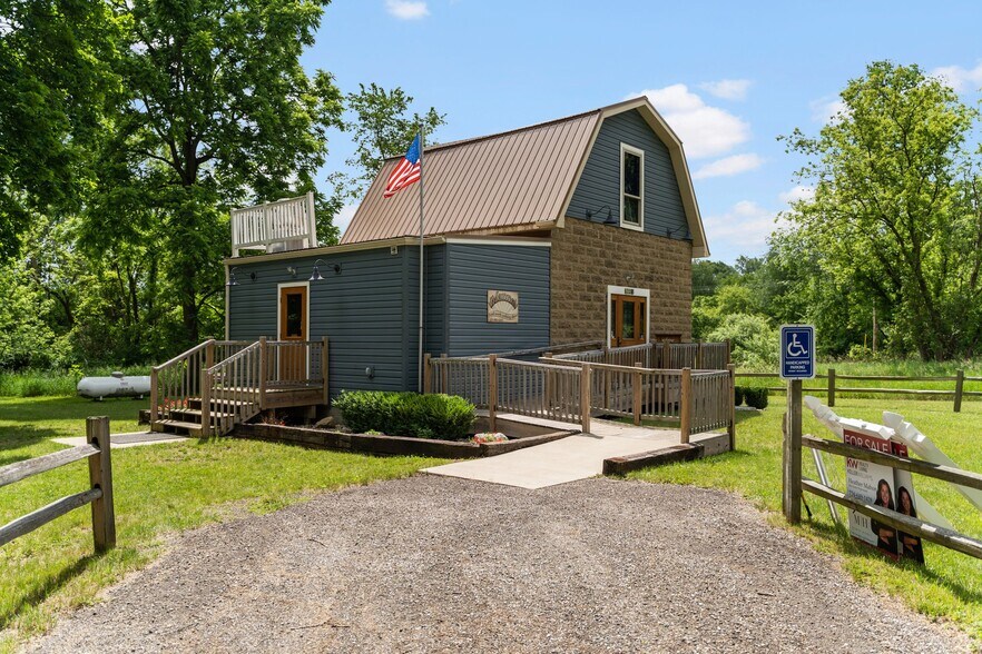 More Photos Of 915 S Clinton St, Stockbridge Restaurant For Sale