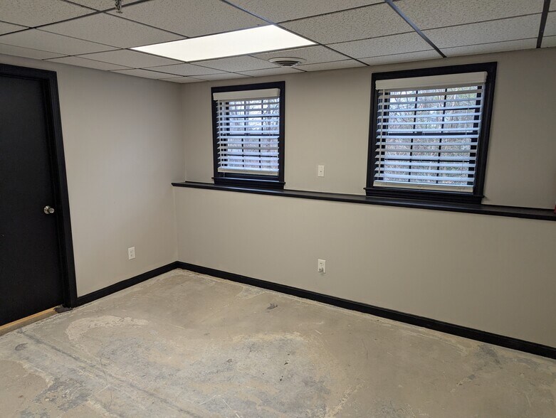 More Photos Of 389 Main St, Salem Office For Sale