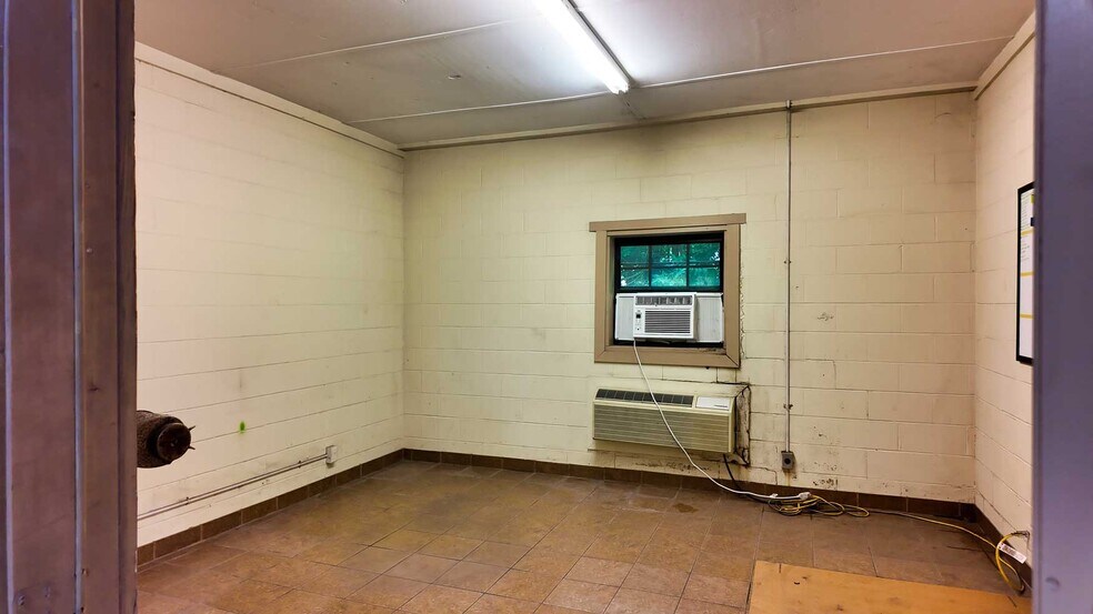 More Photos Of 11763 N Us-319, Thomasville Manufacturing For Sale