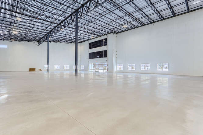 More Photos Of 150 Sellstrom Dr, Palatine Distribution For Lease