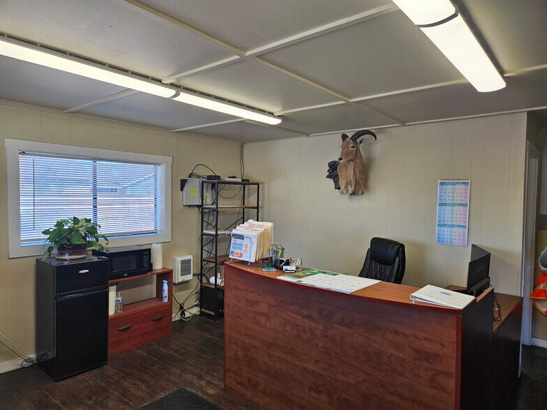 More Photos Of 701 Peters Rd, Prineville Manufacturing For Lease