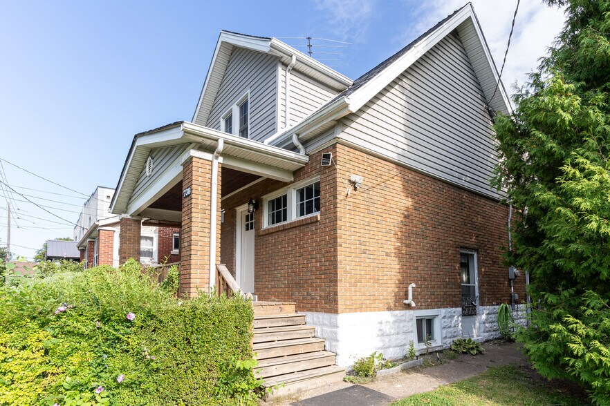 More Photos Of 738 Brock St, Windsor Multifamily For Sale