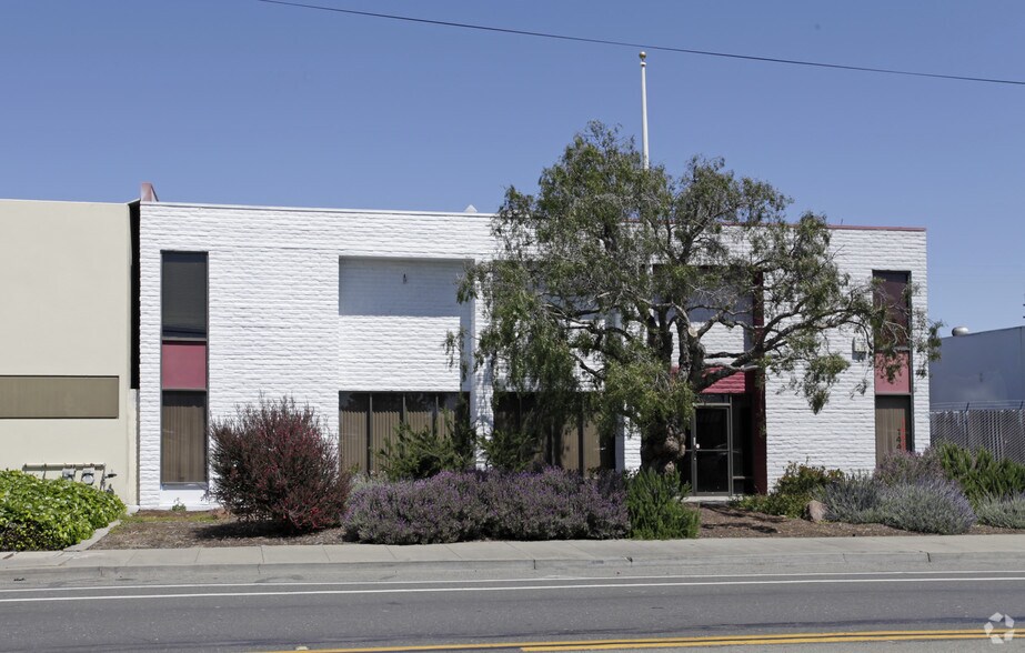 More Photos Of 14444 Wicks Blvd, San Leandro Warehouse For Lease