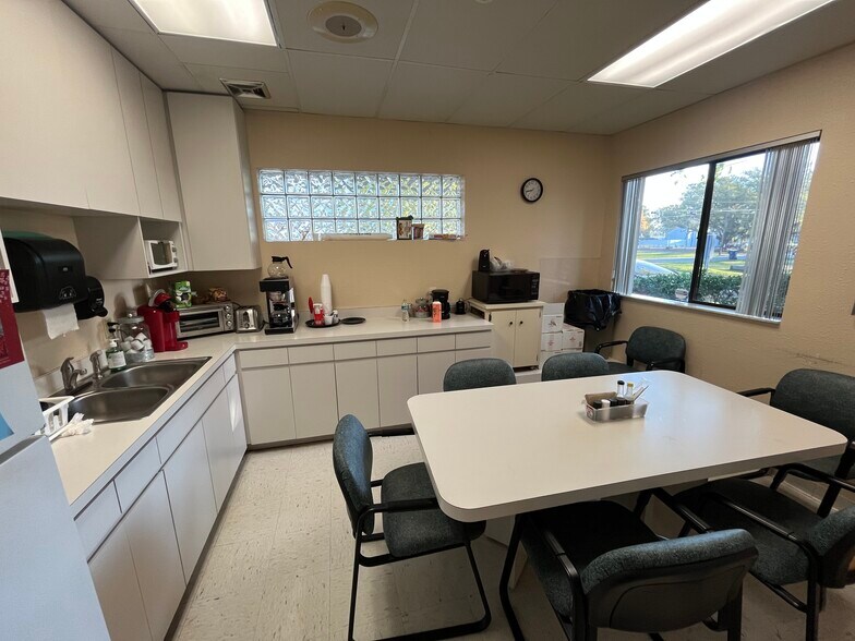 More Photos Of 4224 N Tampania Ave, Tampa Medical For Sale