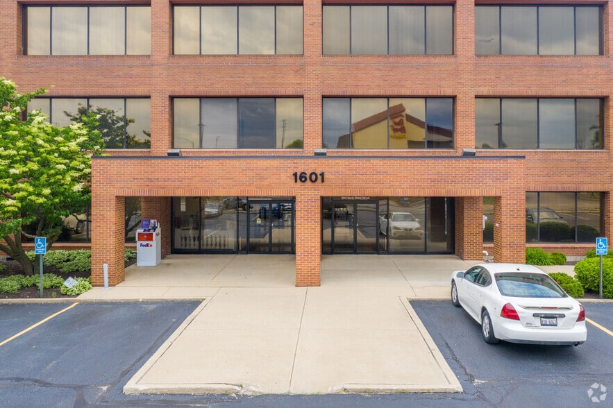 More Photos Of 1601 Bond St, Naperville Office For Lease