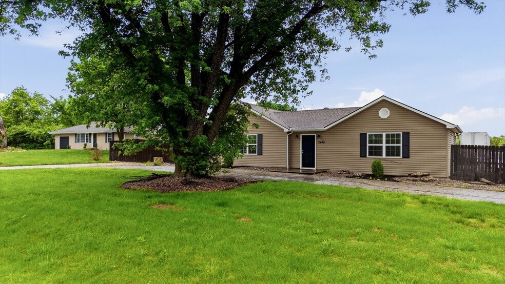 More Photos Of 2450 NW Lowenstein Dr, Lee's Summit Flex For Sale