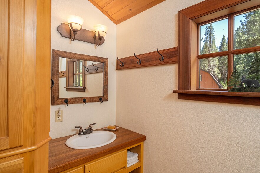 More Photos Of 320 Independence Lake Rd, Sierraville Lodge Meeting Hall For Sale