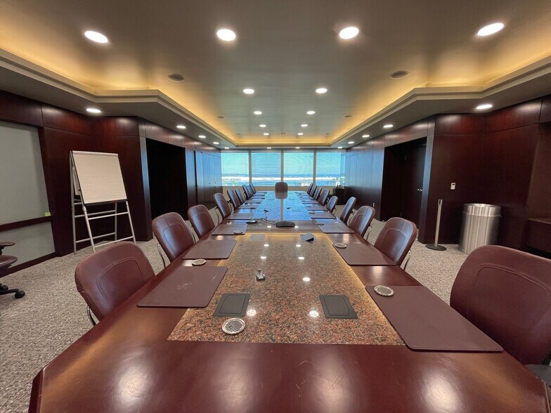 More Photos Of 1 Energy Pl, Pensacola Office For Lease