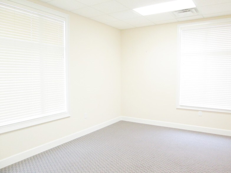 More Photos Of 4568 Lawrenceville Hwy NW, Lilburn Office For Sale