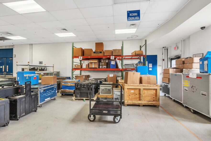 More Photos Of 10 Cabot St, Southbridge Warehouse For Lease
