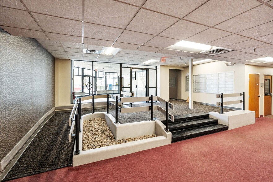 More Photos Of 3 Neptune Rd, Poughkeepsie Self Storage For Lease