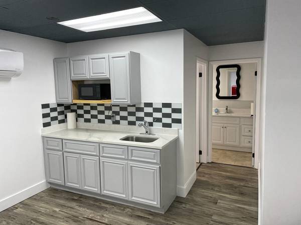 More Photos Of 40 W Crystal Lake St, Orlando Manufacturing For Lease