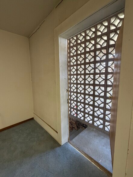 More Photos Of 800 Palmer St, Delta Flex For Sale