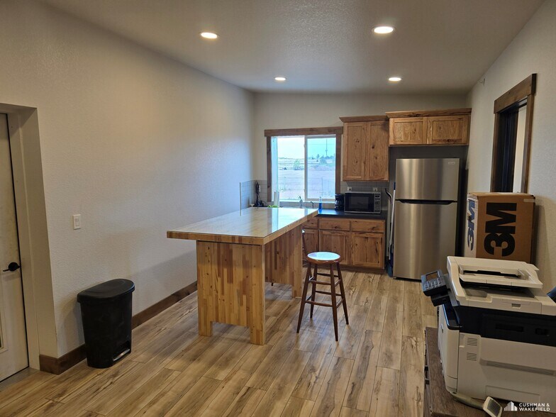 More Photos Of 900 Lone Tree Ln, Nunn Warehouse For Sale