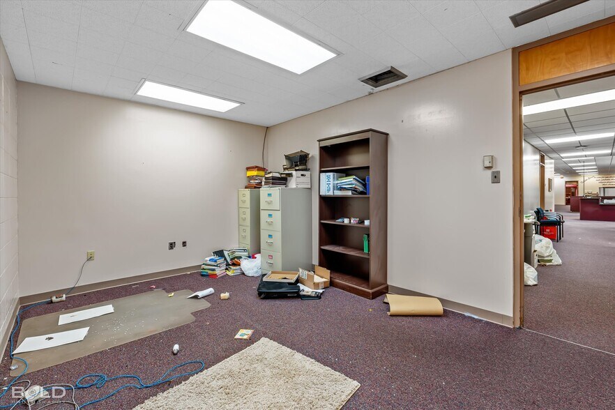 More Photos Of 523 Oxford Rd, Mansfield Office For Sale