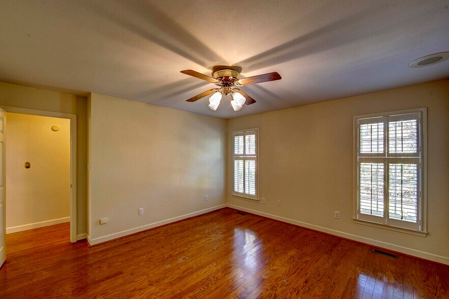 More Photos Of 113 Robert Bruce dr, Manteo Flex For Sale