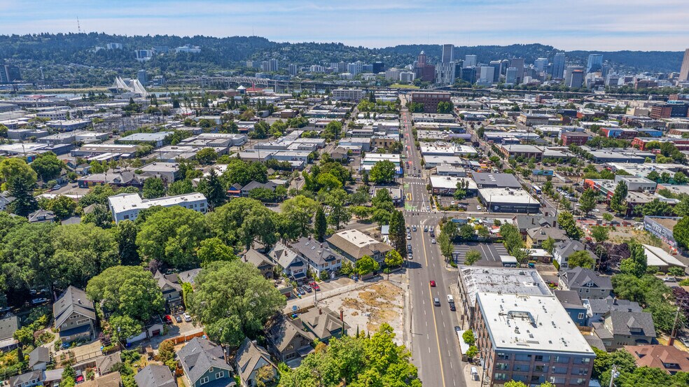 More Photos Of 1312-1334 SE Hawthorne Blvd, Portland Land For Sale