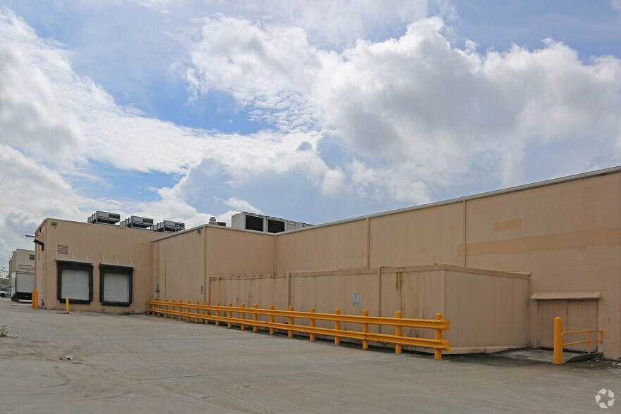 More Photos Of 901-1201 E 10th Ave, Hialeah Unknown For Lease