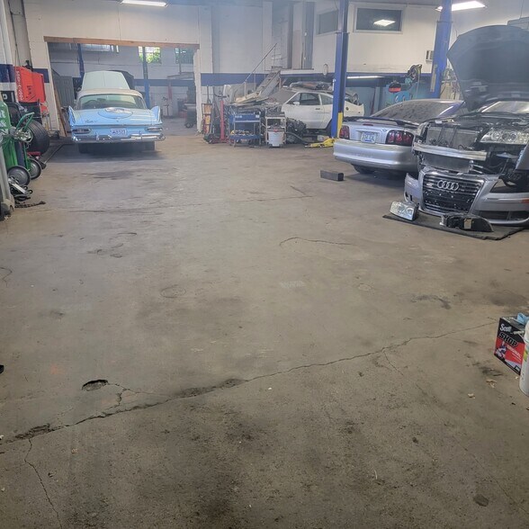 More Photos Of 23 N Main St, Dry Ridge Auto Repair For Lease