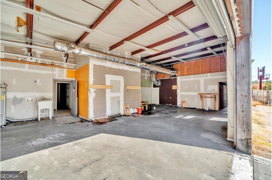 More Photos Of 905 Hillcrest Pky, Dublin Storefront For Sale