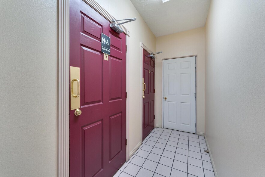 More Photos Of 260 W Main St, Vernal Hotel For Sale