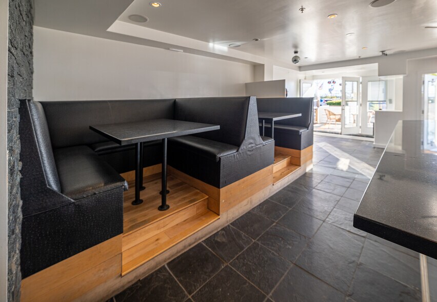 More Photos Of 15475 Marine Dr, White Rock Storefront Retail Office For Lease