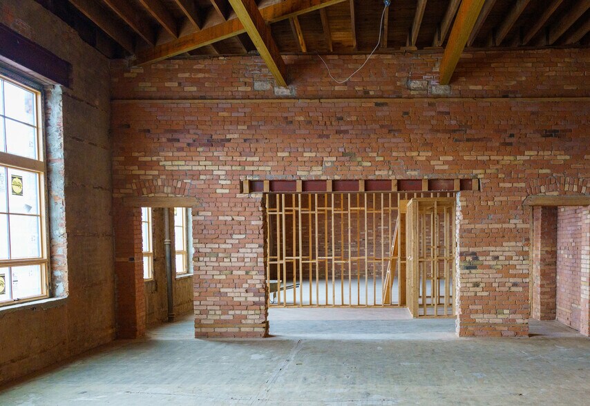 More Photos Of 601 Barton St E, Hamilton Schools For Sale