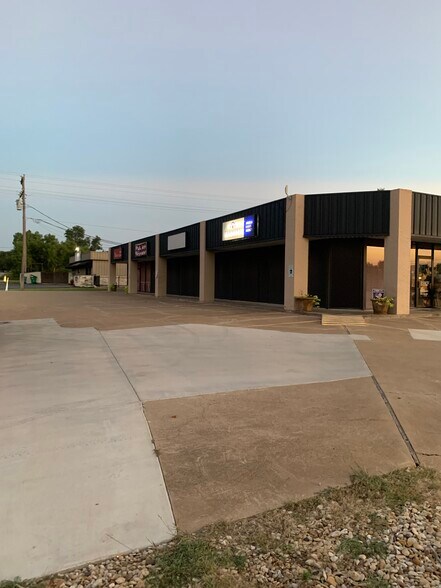 More Photos Of 3411-3415 E US Highway 377, Granbury Storefront Retail Office For Sale