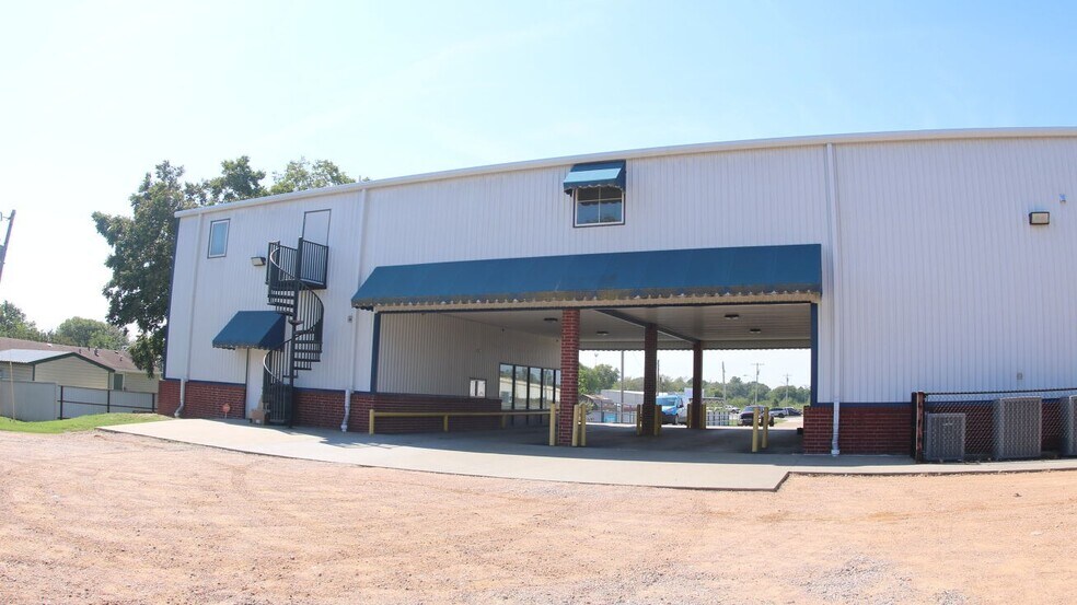 More Photos Of 213 E Main St, Calera General Retail For Sale