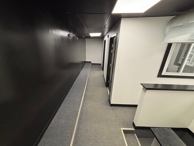 More Photos Of 29 Stillwater Ave, Orono Showroom For Lease