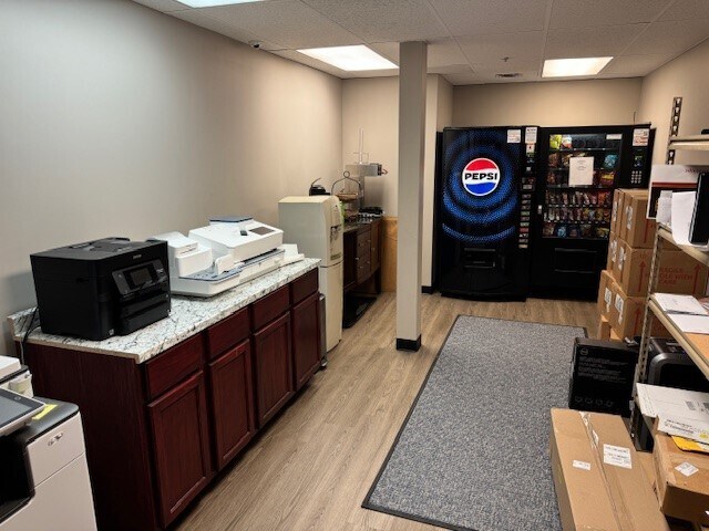 More Photos Of 701 Devonshire Dr, Champaign Medical For Lease