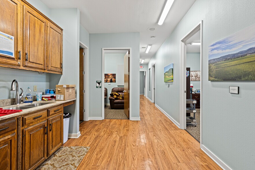 More Photos Of 3206 4th St, Longview Office For Lease