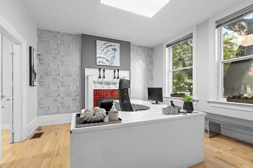 More Photos Of 226 Argyle Ave, Ottawa Office For Sale